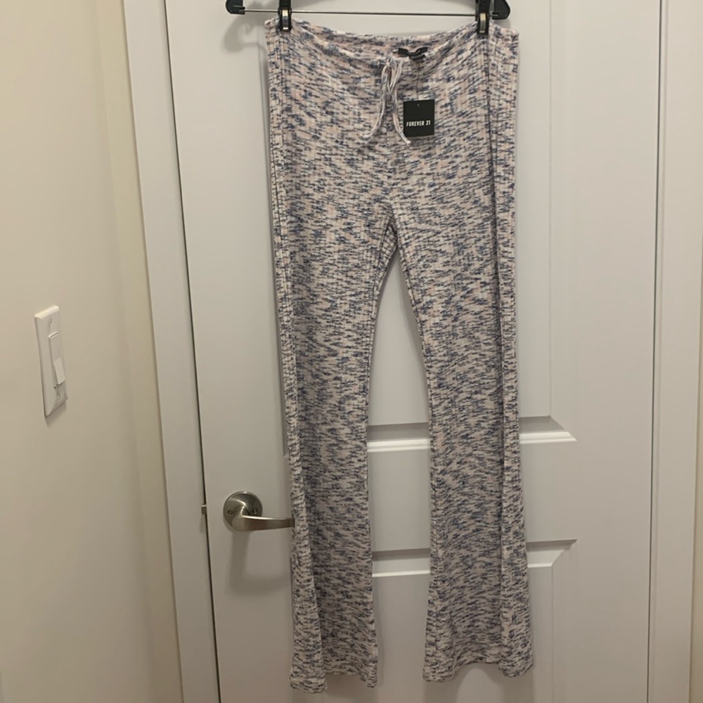 Brand new forever 21  pants with tag on
